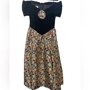 Jessica McClintock Vintage Brocade and Velvet Off Shoulder Dress Size 10
